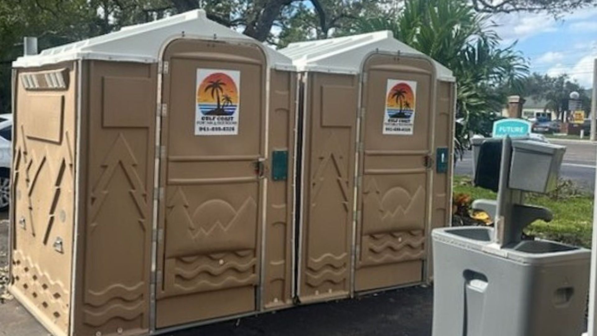 ada compliant portable restrooms at an event in desoto county florida